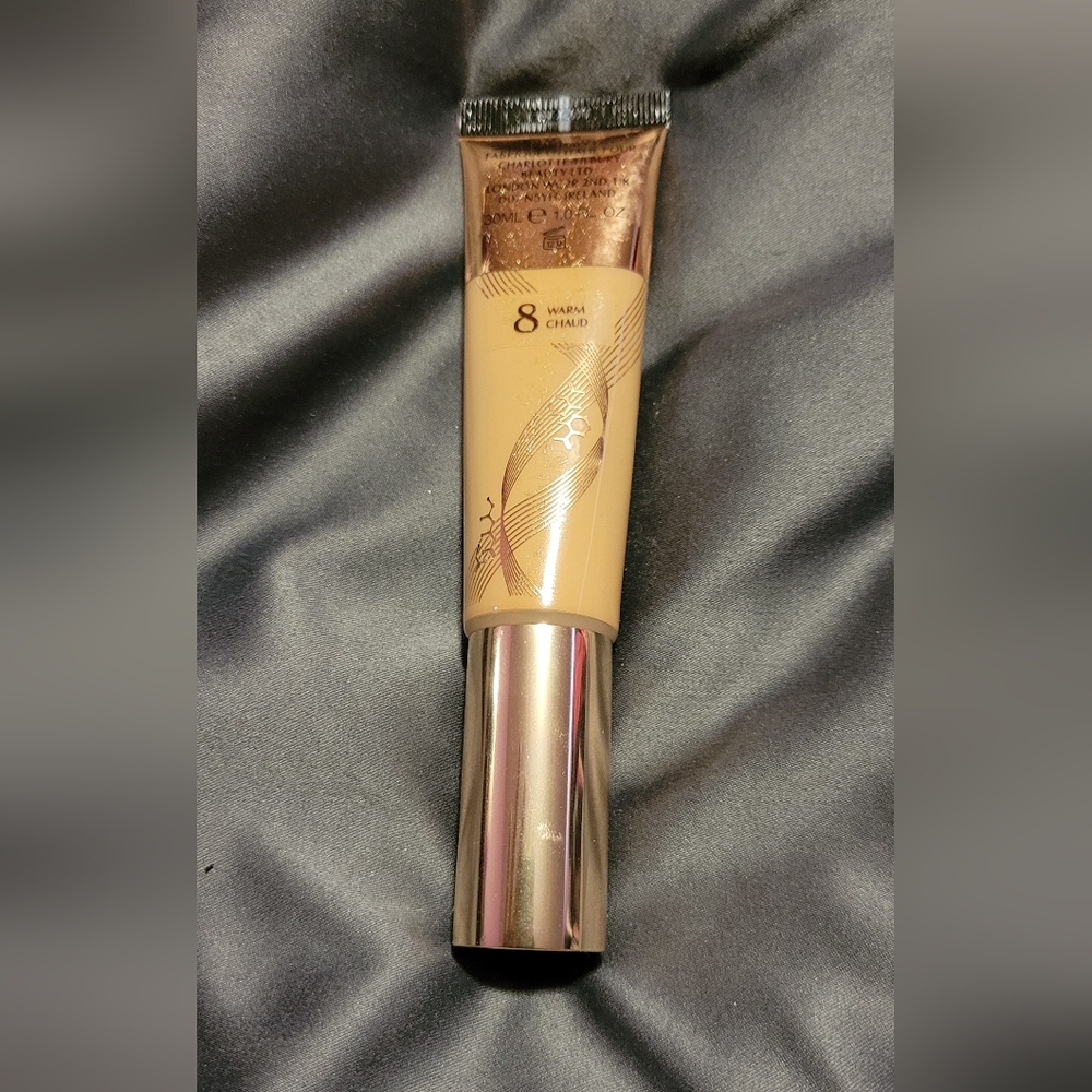 Charlotte Tilbury Beautiful Skin Medium Coverage Liquid Foundation - Picture 2 of 3